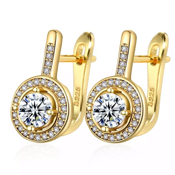 Jewelry - NEW 925 STERLING SILVER DIAMOND STUD EARRINGS